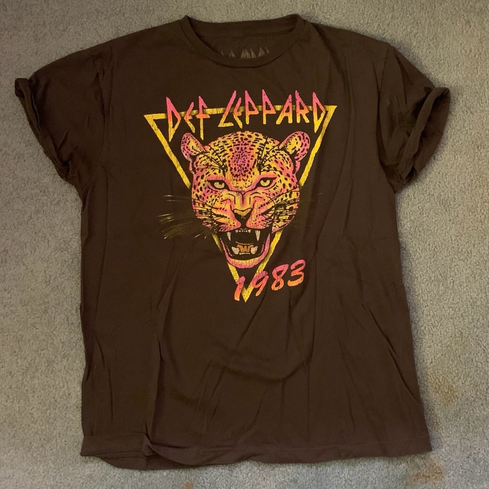 Def Leppard shirt